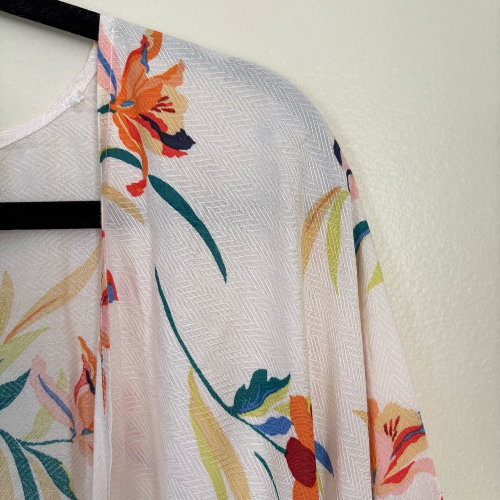 Forever 21 White Floral Kimono - Picture 4 of 10